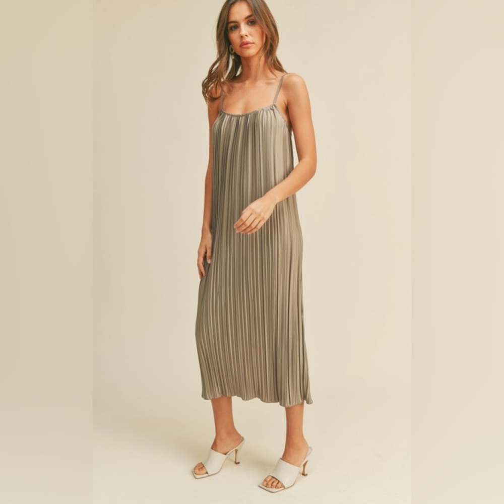 Dress - Picture 4 of 7
